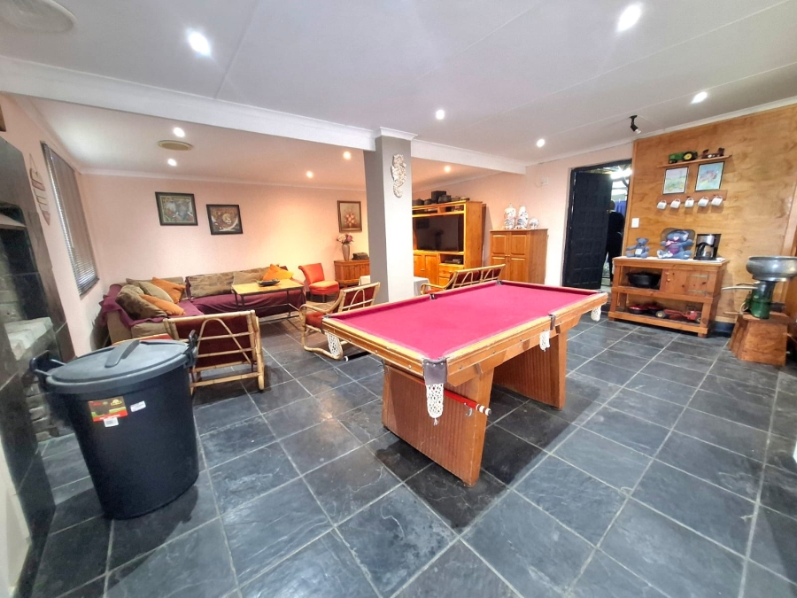 6 Bedroom Property for Sale in Gonubie Eastern Cape